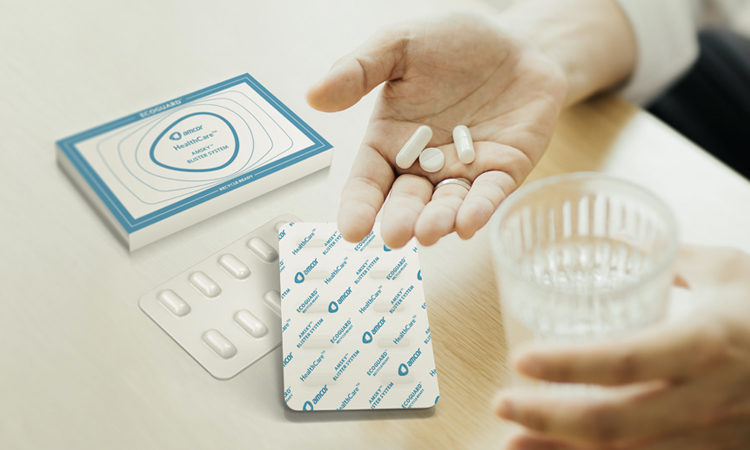 AmSky-Blister-System-pills-in-hands-750x450